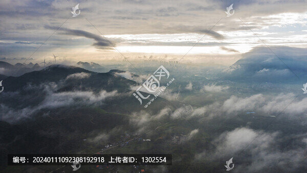 廣西鐘山鎮(zhèn)風(fēng)車云海航拍