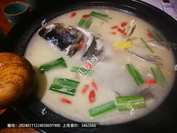 砂鍋魚頭奶白色湯