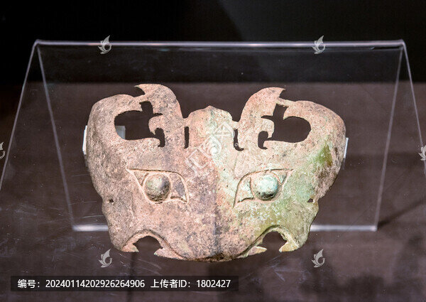 盤(pán)龍城出土商代銅面具
