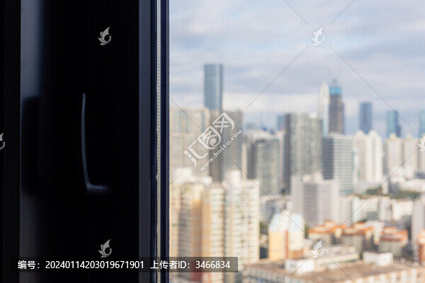 城市高層住宅窗戶與窗外城市風(fēng)光