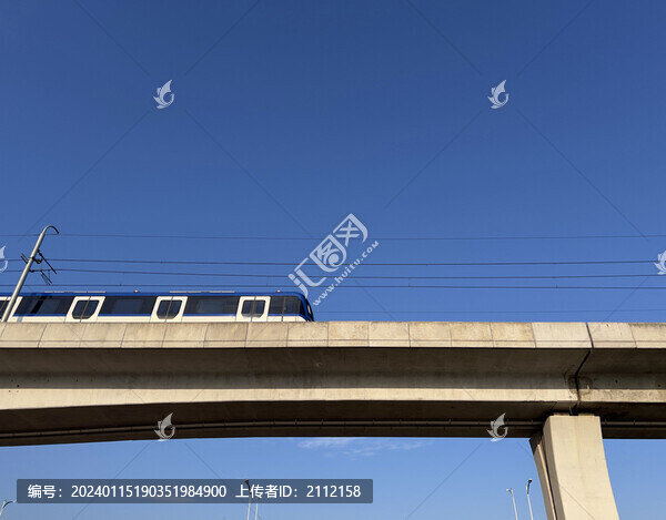 動(dòng)車(chē)過(guò)橋