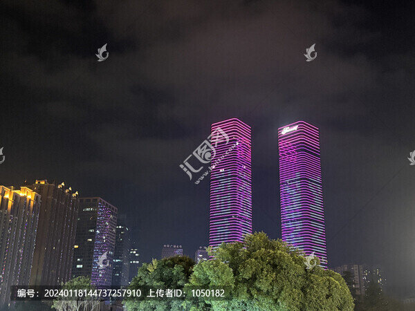 貴州貴陽城市雙子塔夜景