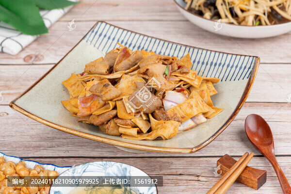 豆皮燒肥腸