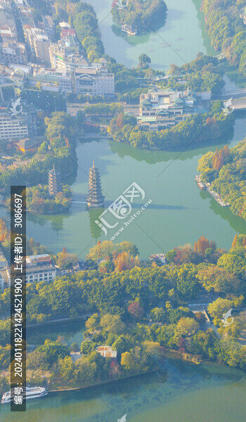 桂林市漓江杉湖日月雙塔