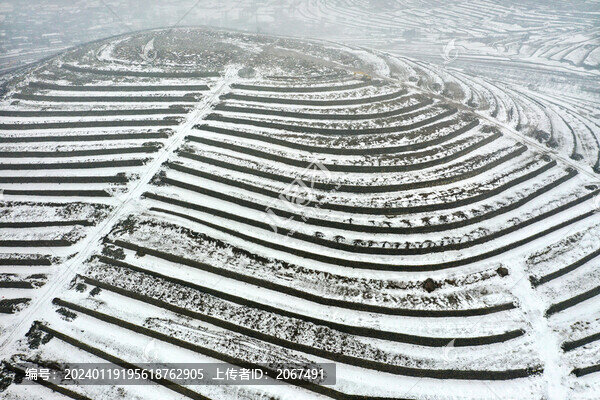 山鄉(xiāng)梯田雪景