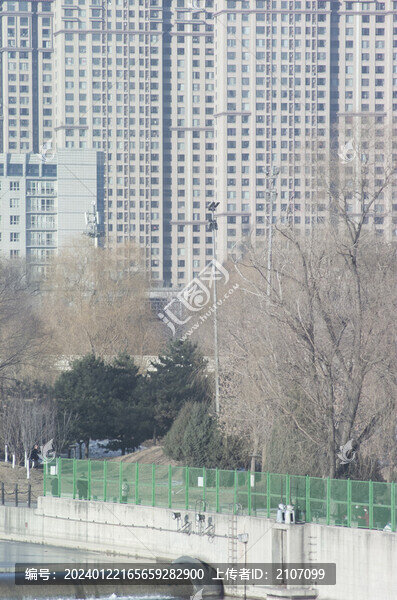 汾河岸邊
