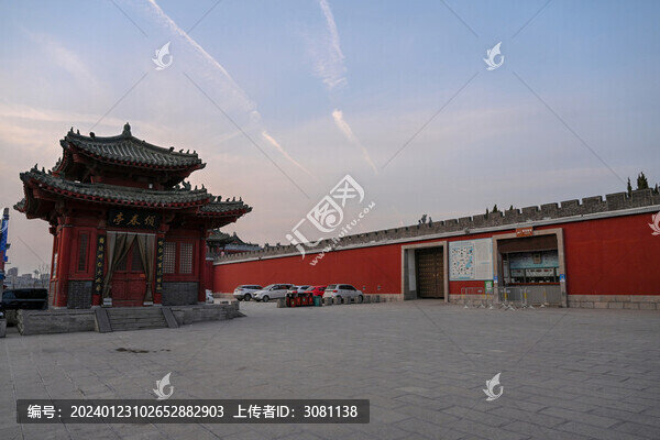 中國開封開封府景區(qū)古建筑大門