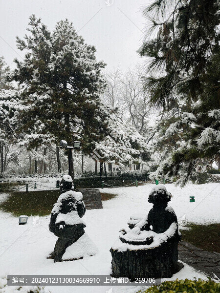 大雁塔西廣場公園雪景