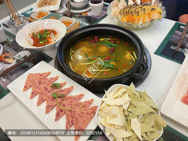 菌湯火鍋
