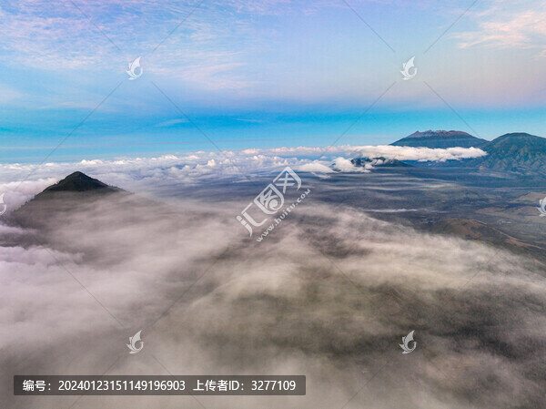 日出下的火山風(fēng)光