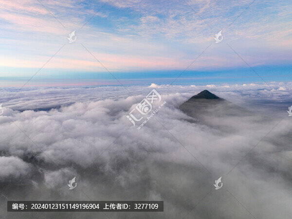 日出下的火山風(fēng)光
