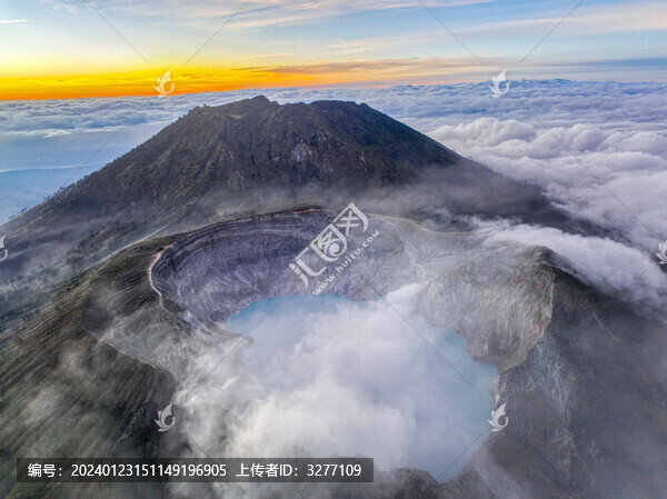 日出下的火山風(fēng)光