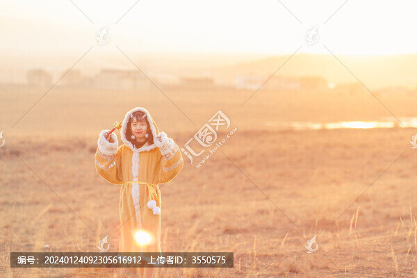 甘南藏族自治州甘加草原夕陽(yáng)人像