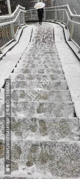 雪后樓梯