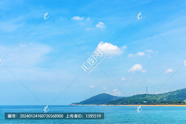 藍(lán)天白云山海風(fēng)光