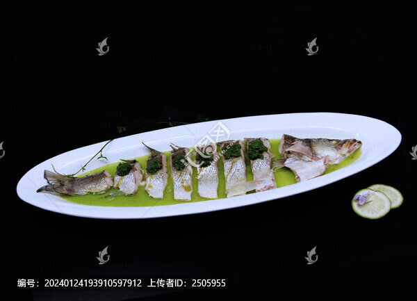燒椒蒸海鱸魚(yú)