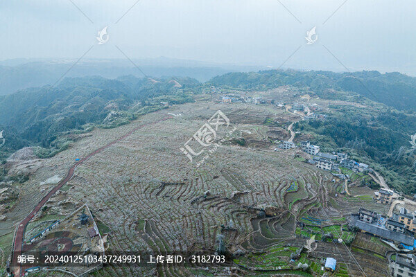 廣西金秀巴勒冰凌霧凇世界引客來