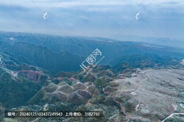 廣西金秀巴勒冰凌霧凇世界引客來(lái)