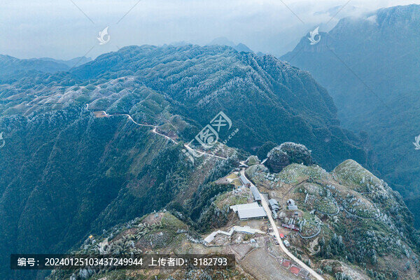 廣西金秀巴勒冰凌霧凇世界引客來