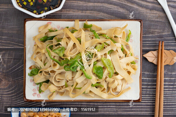 素炒尖椒豆皮