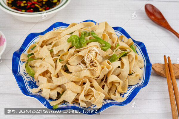 素炒尖椒豆皮