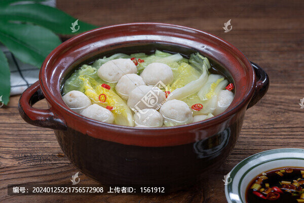娃娃菜燉墨魚(yú)丸