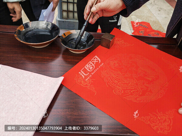 書寫春聯(lián)