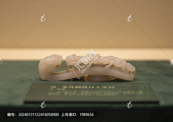 清代龍首螭紋白玉帶鉤