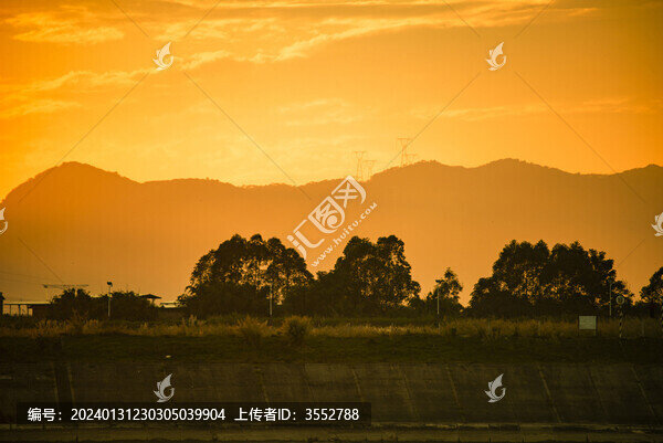 黃昏時的遠(yuǎn)處風(fēng)景