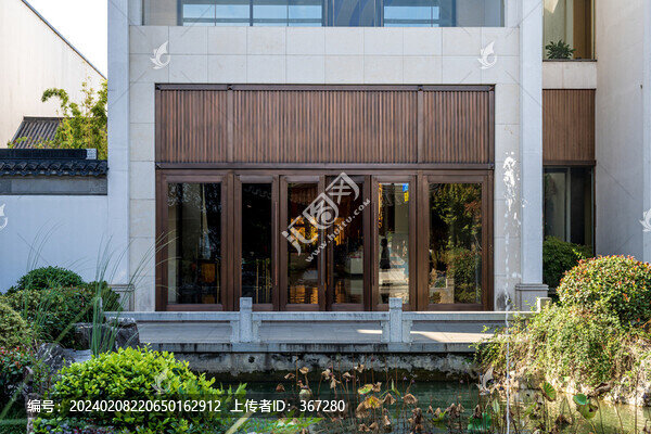中式建筑玻璃門