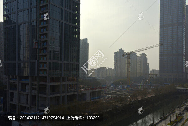 正在建設(shè)中的寫(xiě)字樓