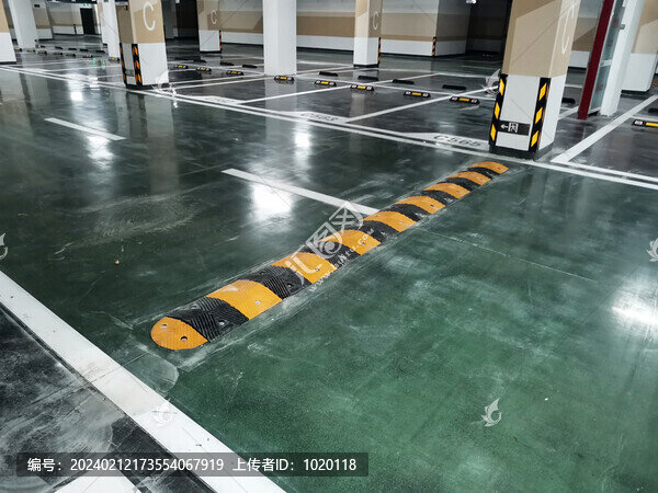 停車(chē)場(chǎng)減速帶安裝效果