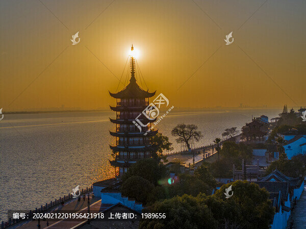 晚霞夕陽古塔