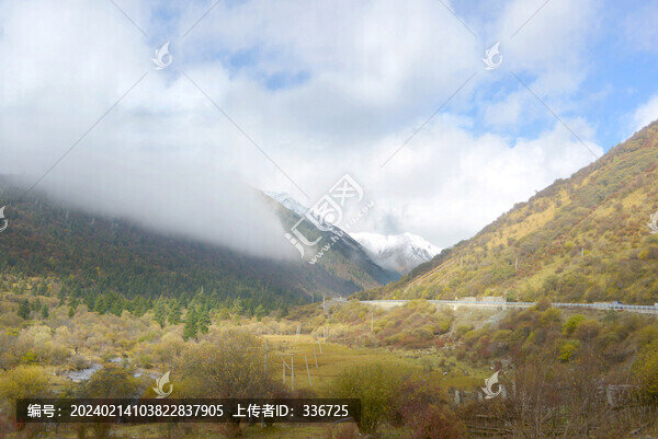 四川雅克夏雪山347國道公路