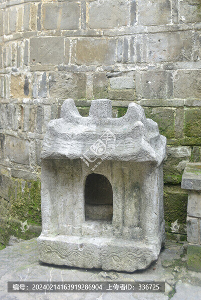 貴州鎮(zhèn)遠(yuǎn)古城四方井土地神龕