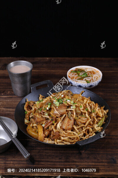 五花肉炒莜面