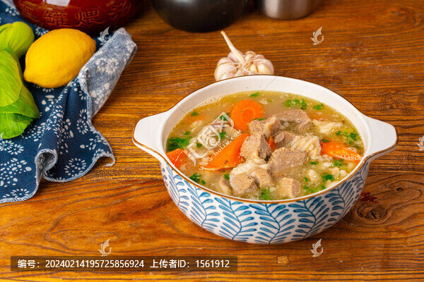 冬季養(yǎng)生湯蘿卜羊肉湯