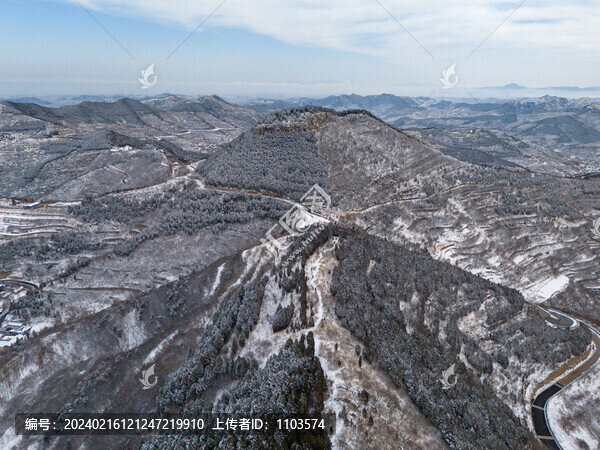 濟(jì)南彩西路劈山雪景