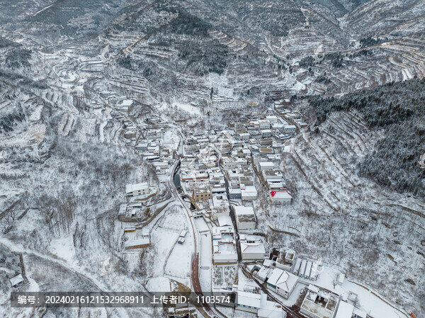 濟(jì)南彩西路雪景霧凇