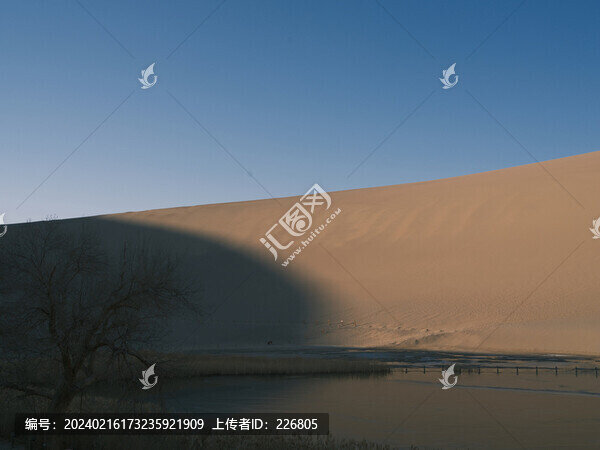 敦煌鳴沙山