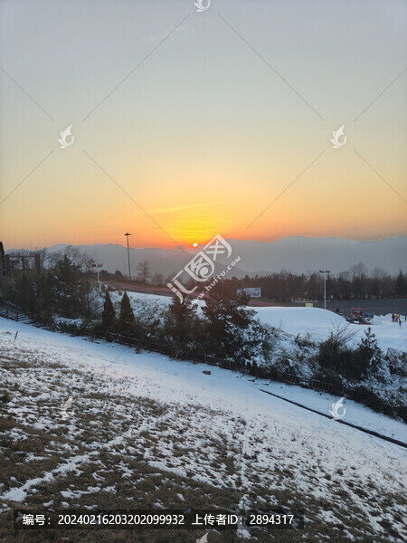 夕陽(yáng)雪景