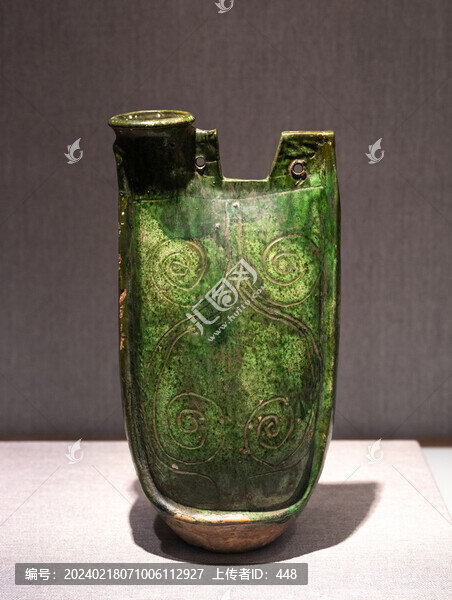 綠釉劃番草紋雙孔雞冠壺
