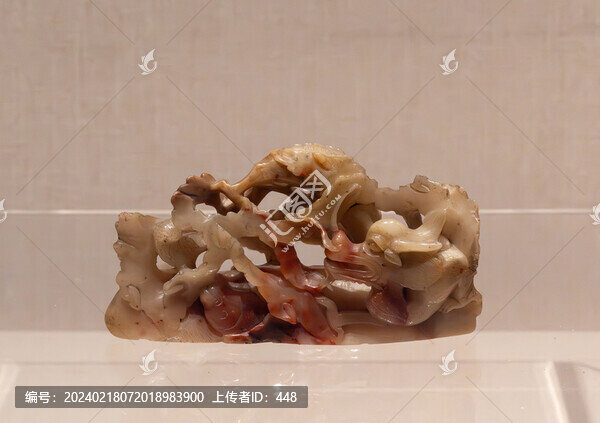 壽山石透雕魚龍紋筆架