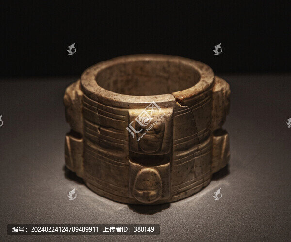 蟬紋玉琮