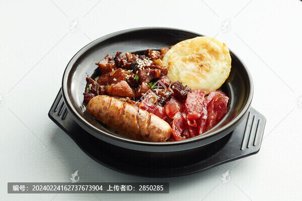 肉腸臘腸煎蛋辣子雞煲仔飯