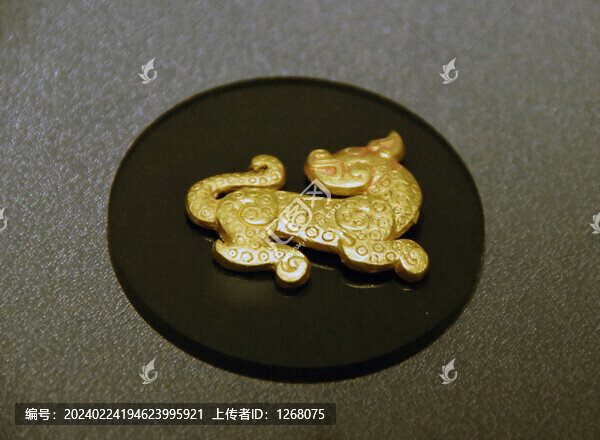 金虎飾