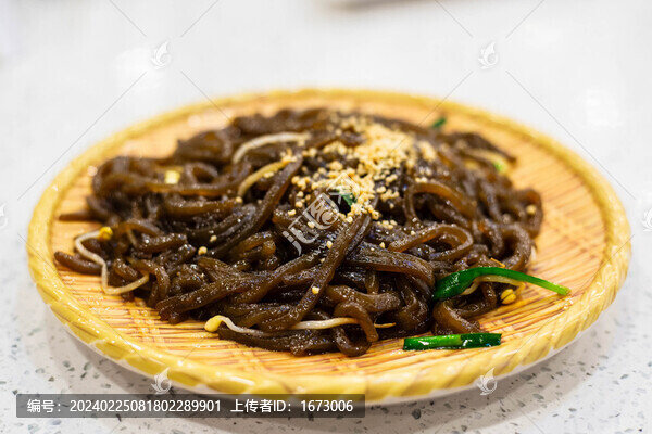 豆芽炒薯粉