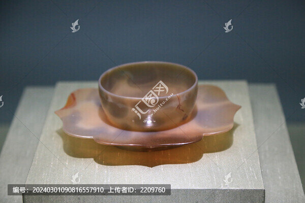 瑪瑙花瓣盞托