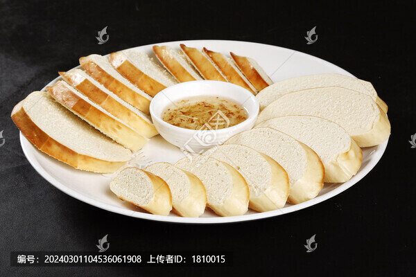 饃干沾蜂蜜