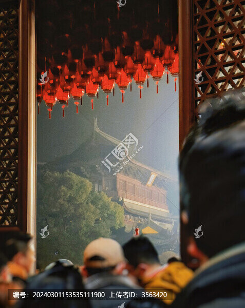 重元寺大殿人潮
